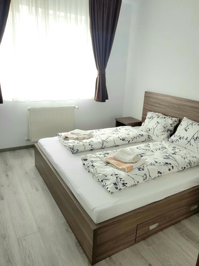 HappyHome Central Deluxe Apartments Oradea Extérieur photo
